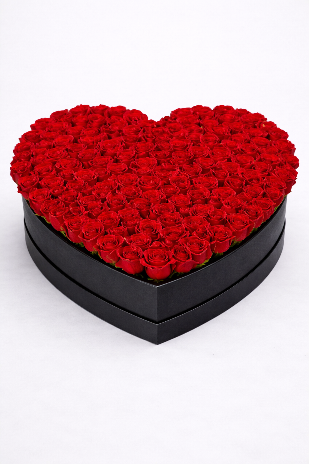 Valentine’s Ultimate Love – 101 Red Roses Heart Box - Onlineflowersdubai.ae
