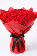 Velvet Red Romance Arrangement - Onlineflowersdubai.ae